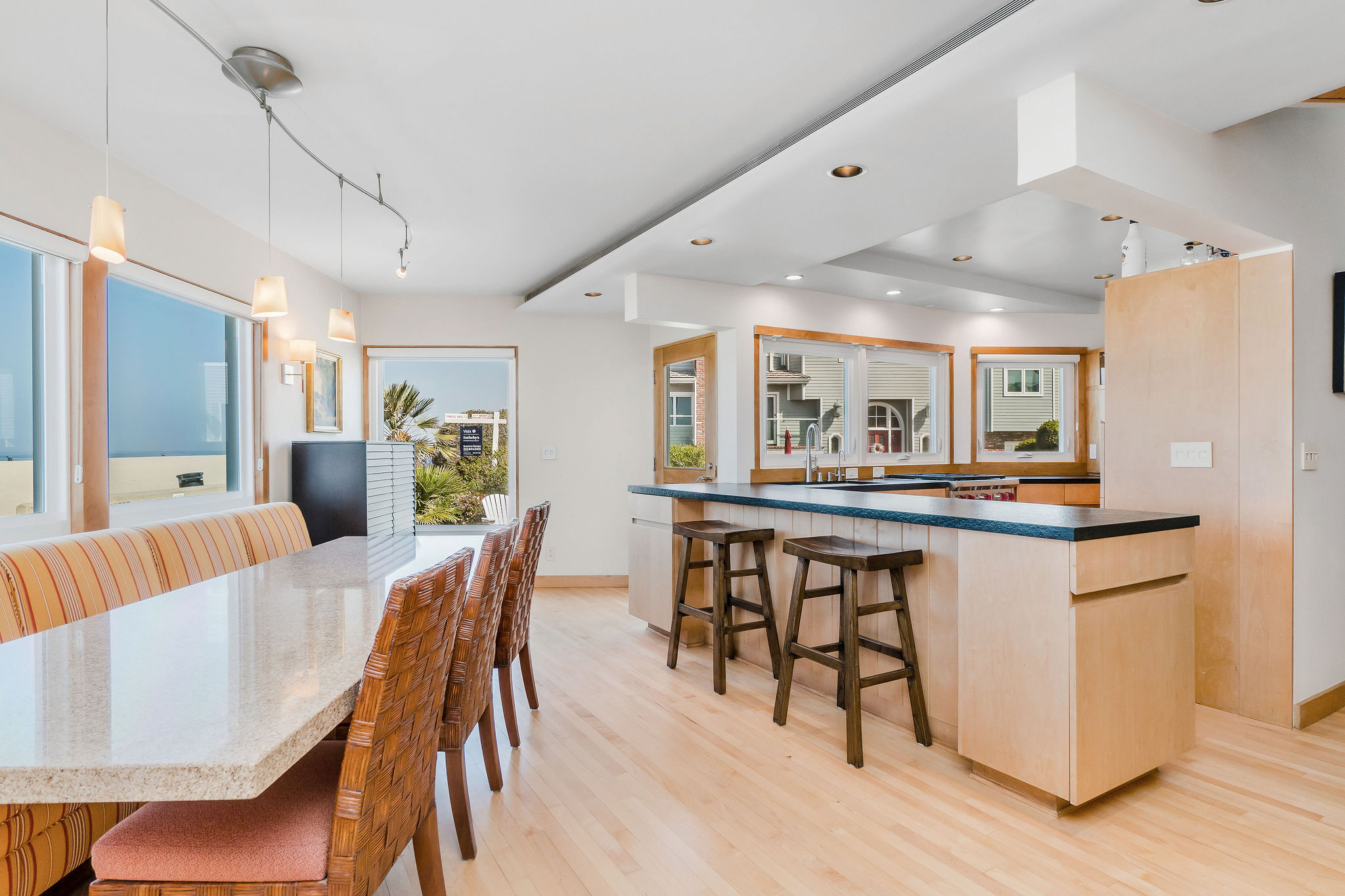 Dining Area (1st Floor)