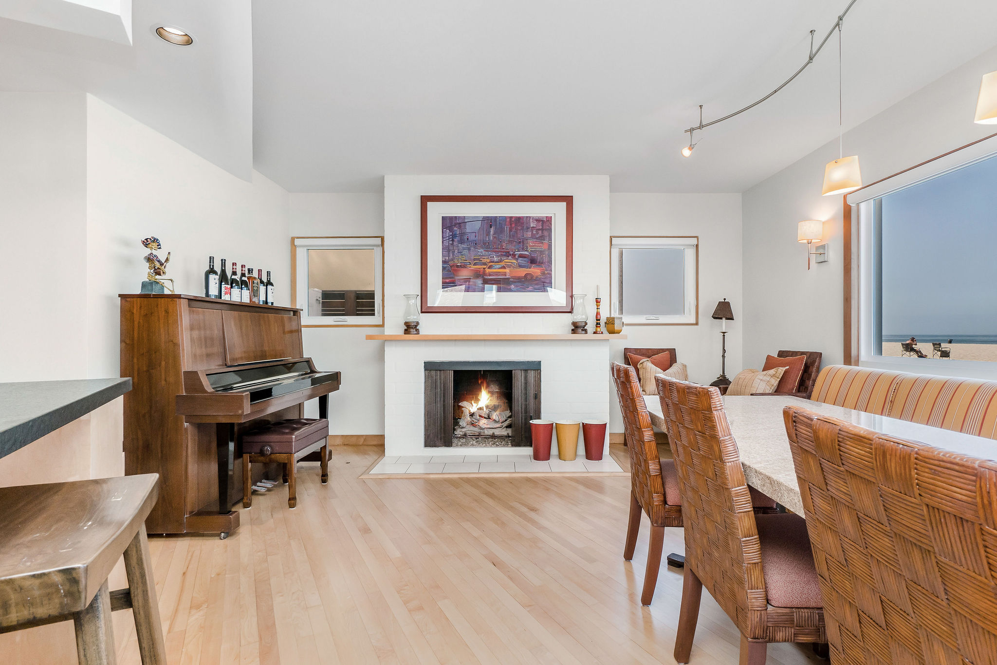 Dining Area and Kitchen Counter